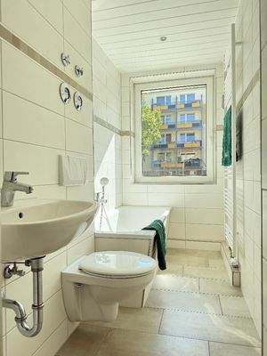 Badezimmer mit Fenster