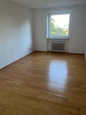 6. Teilansicht Schlafzimmer.jpg