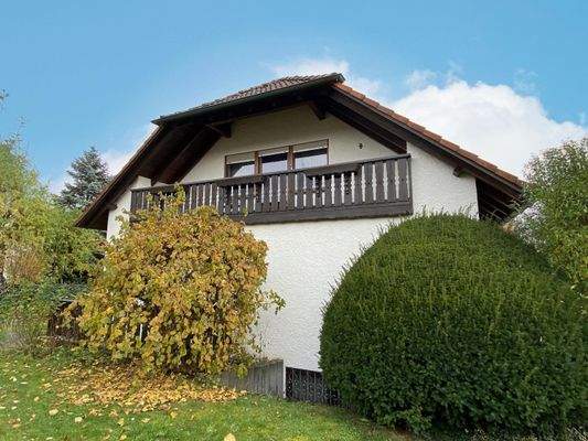 seitliche Ansicht mit Balkon