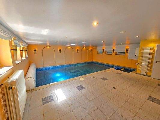 Schwimmbad ca. 66 m²