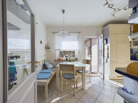 Küche mit Balkon