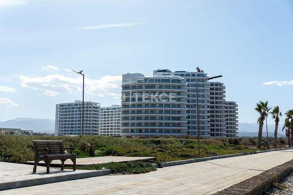 Flat in a Seafront Complex with Pool in Lefke Gaziveren