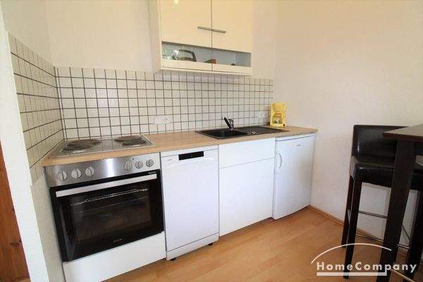 Einbauküche mit Herd, Kühlschrank mit Gefrierfach, Geschirrspüler