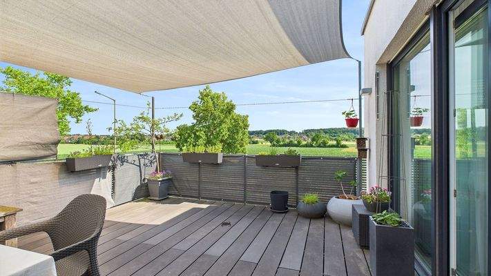 große, gemütliche Terrasse