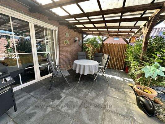 Terrasse überdacht und sichtgeschützt