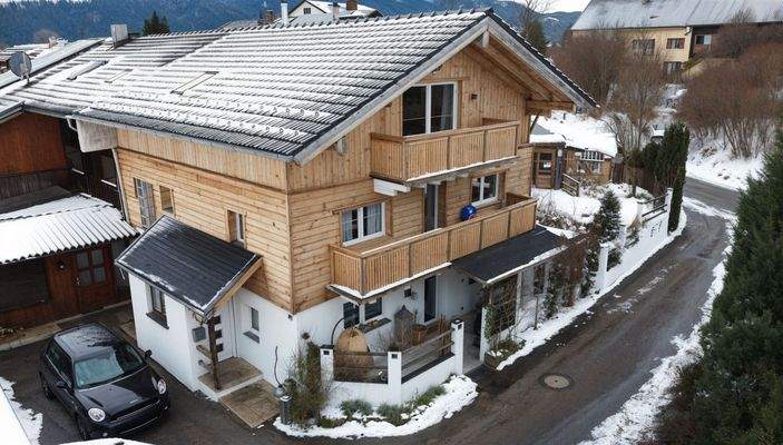 Zwei Balkone und zwei Terrassen  