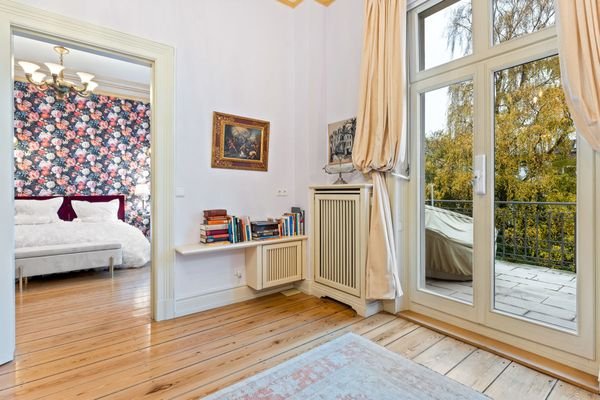 Schlafzimmer mit Südbalkon