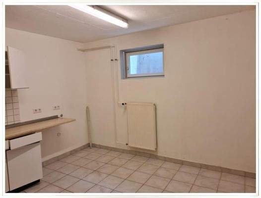 Keller mit Stromanschluss