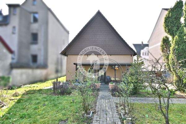 Die Rückansicht mit Terrasse