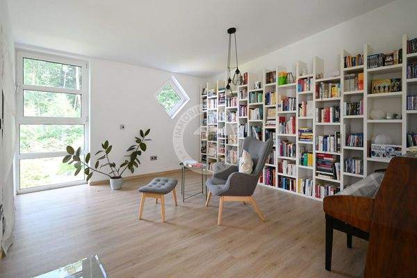 Haupteinheit - Bibliothek (Blick 1)