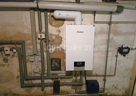 Neuwertige Vaillant Heizung für das OG und DG mit Durchfluss