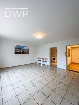 Lichtdurchfluteter Wohnbereich im EG