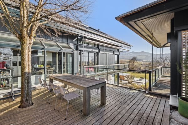 Terrasse zwischen den Gebäuden