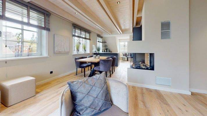 Wohnzimmer mit Kamin