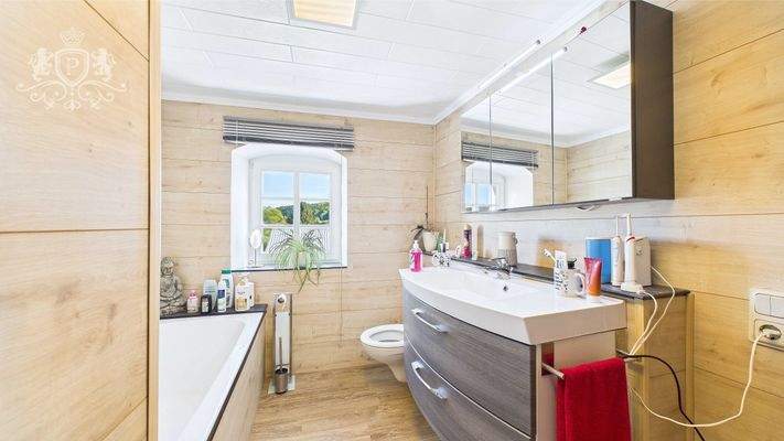 1. Wohneinheit Obergeschoss - Badezimmer