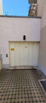 Tiefgarageneinfahrt
