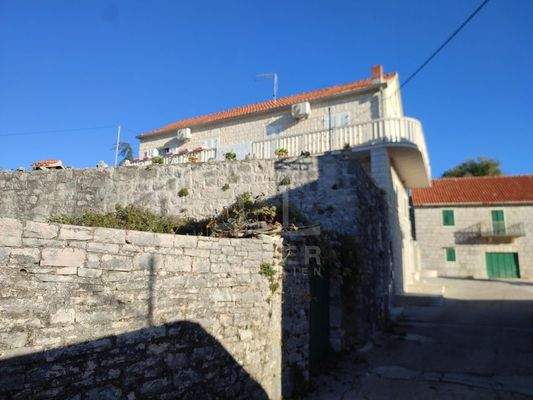 100 m² großes Grundstück