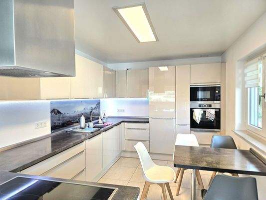 Küche mit Essmöglichkeit