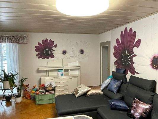 Wohnzimmer mit zugang zur Loggia