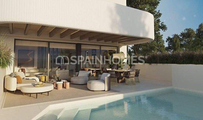 Well-Located Beachfront Villa for Sale in Marbella