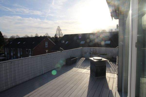 HOCHTERRASSE, BLICK AUF DAS UMFELD