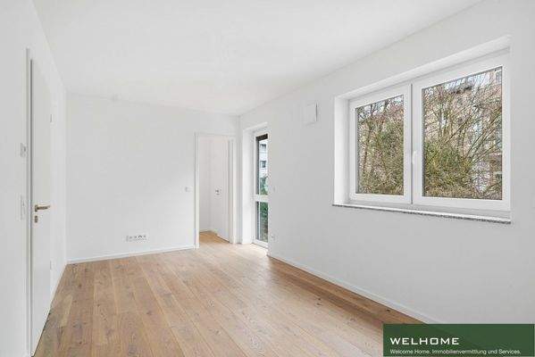 OG: Schlafzimmer mit Ankleide