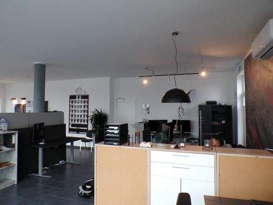 3b EG Verkaufsraum und Hauptbüro