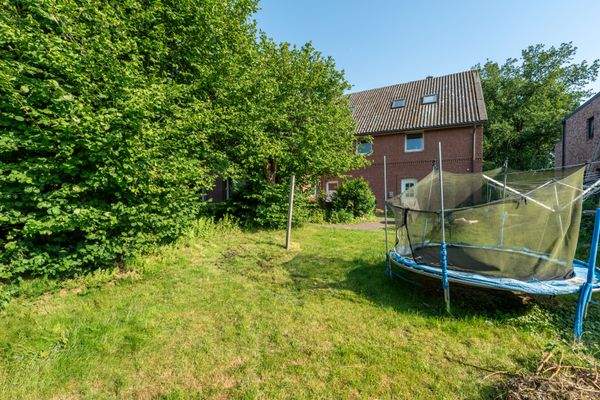 grüner und ruhiger Garten