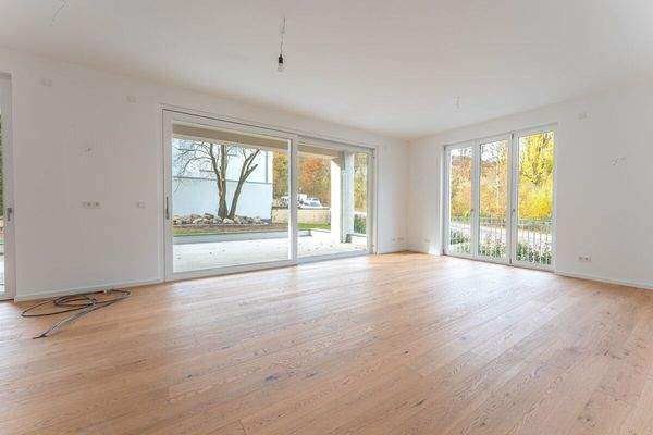 EG Rechts. Wohnbereich mit Zugang zur Terrasse