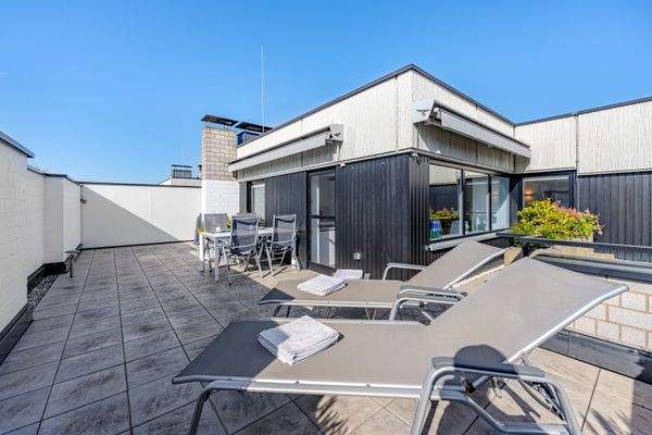 Großzügige Sonnenterrasse