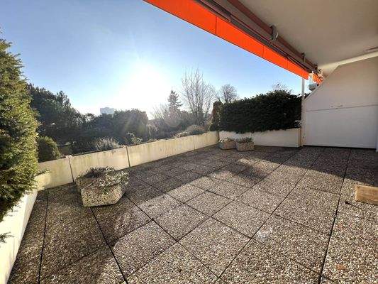 Terrasse mit Ausblick zum Maritim