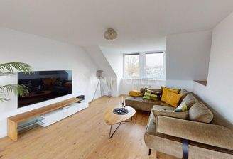 Lichtdurchflutete-Dachgeschosswohnung-mit-Loft-Charakter-Living-Room