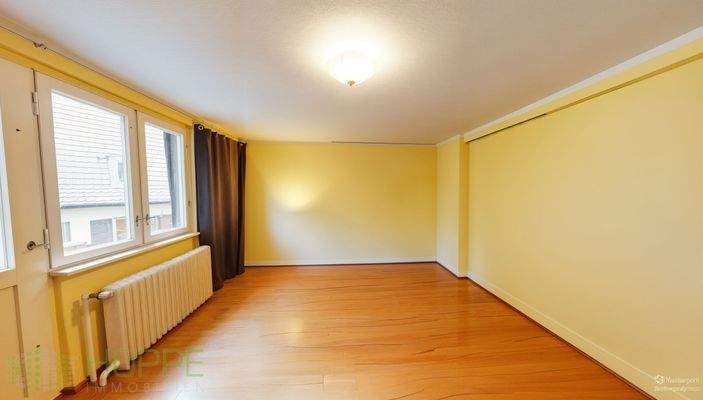 Schlafzimmer defurnished - (KI generiert)