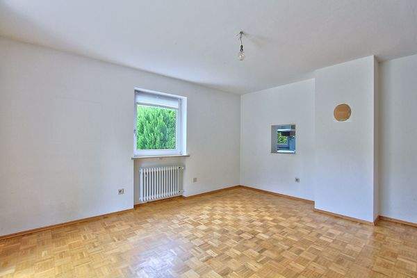 Essplatz mit Durchreiche und Kaminanschluss