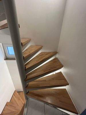 Wendeltreppe Massivholz.JPG