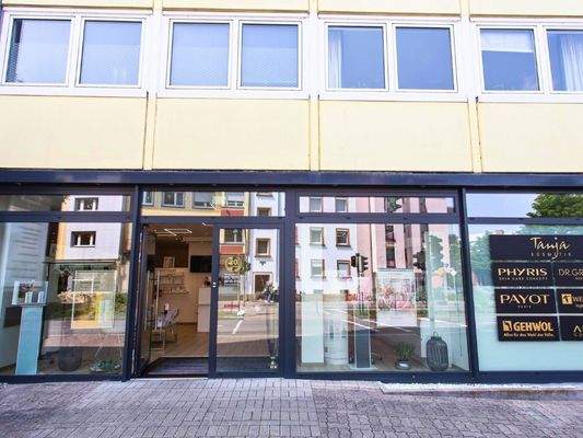 Kosmetikstudio / Cosmetic Studio