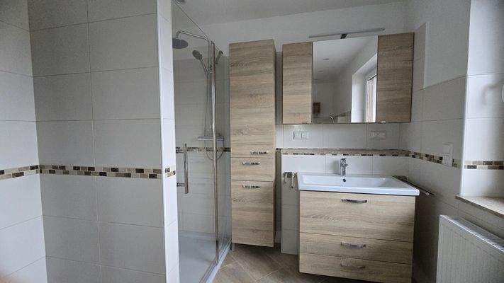 Dusche u Waschbecken