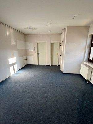 hinterer Raum Raum- offene Küche.jpg