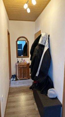 Zentrale Diele mit Zugang zu sämtlichen Räumen