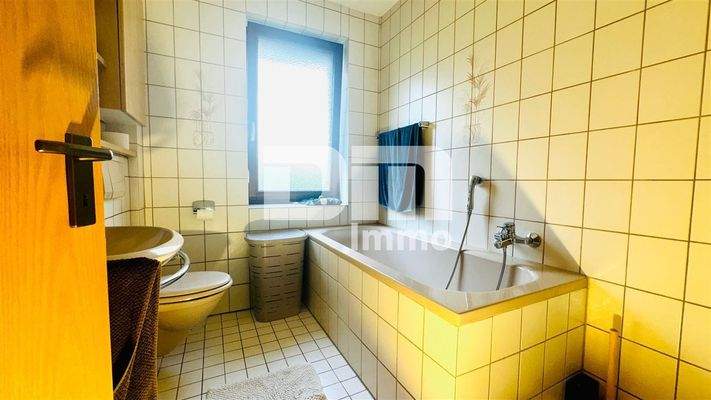 Badezimmer Wanne und Dusche