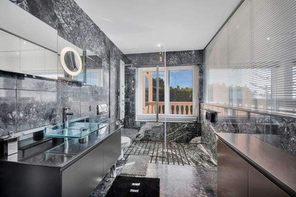 Suite bathroom in master bedroom in villa in Costa d'en Blanes