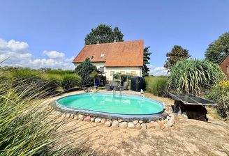 Garten mit Pool