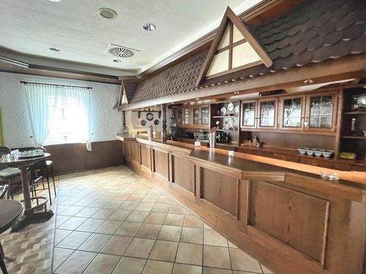 Die große Theke im Festsaal