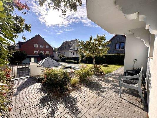 Plateau über dem Carport