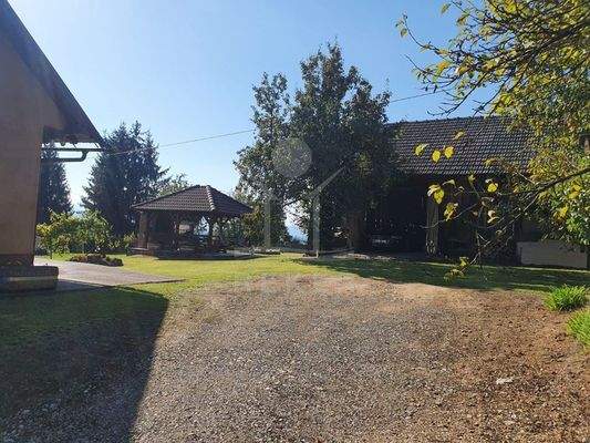 Idyllische Gartenoase für gesellige Stunden 