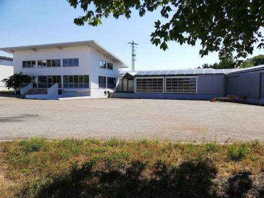 Bürogebäude mit Loftbüro