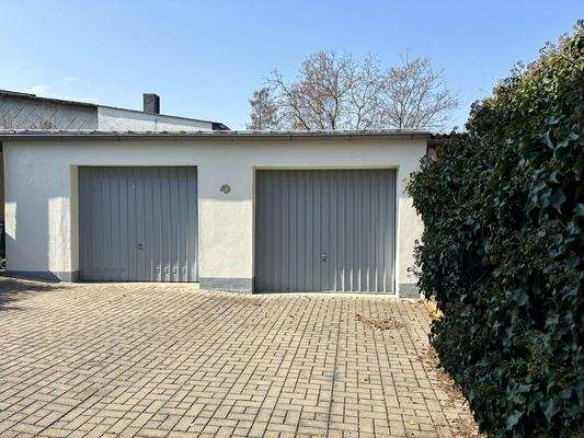 2 Garagen für Ihren Komfort