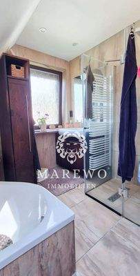 Tageslichtbad mit barrierefreier Dusche, OG