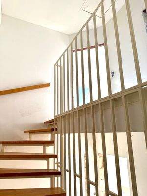 Treppe mit Holzstufen