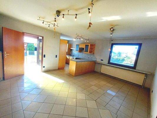 Küche mit großem Essbereich